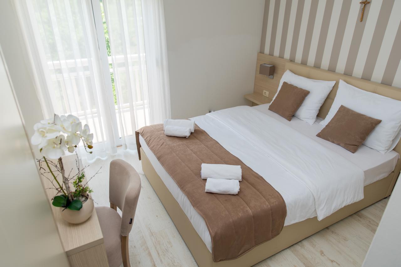 B&B Villa Ellena เมจูโกเรีย ภายนอก รูปภาพ